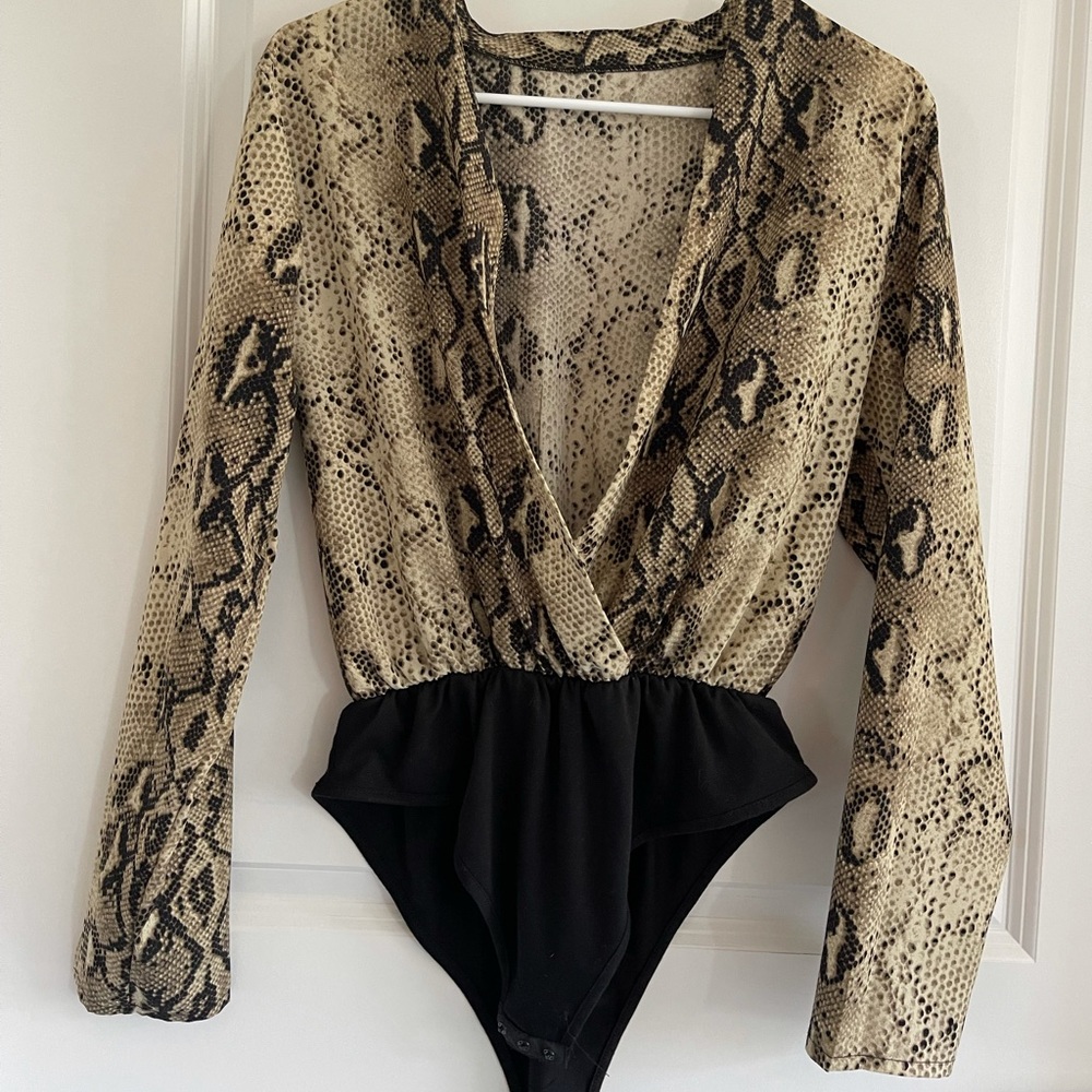 V neck body suit size M